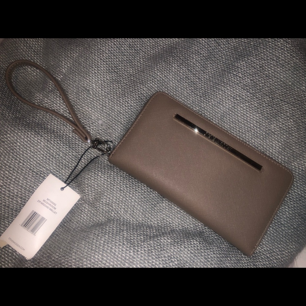 Steve Madden wallet wristlet